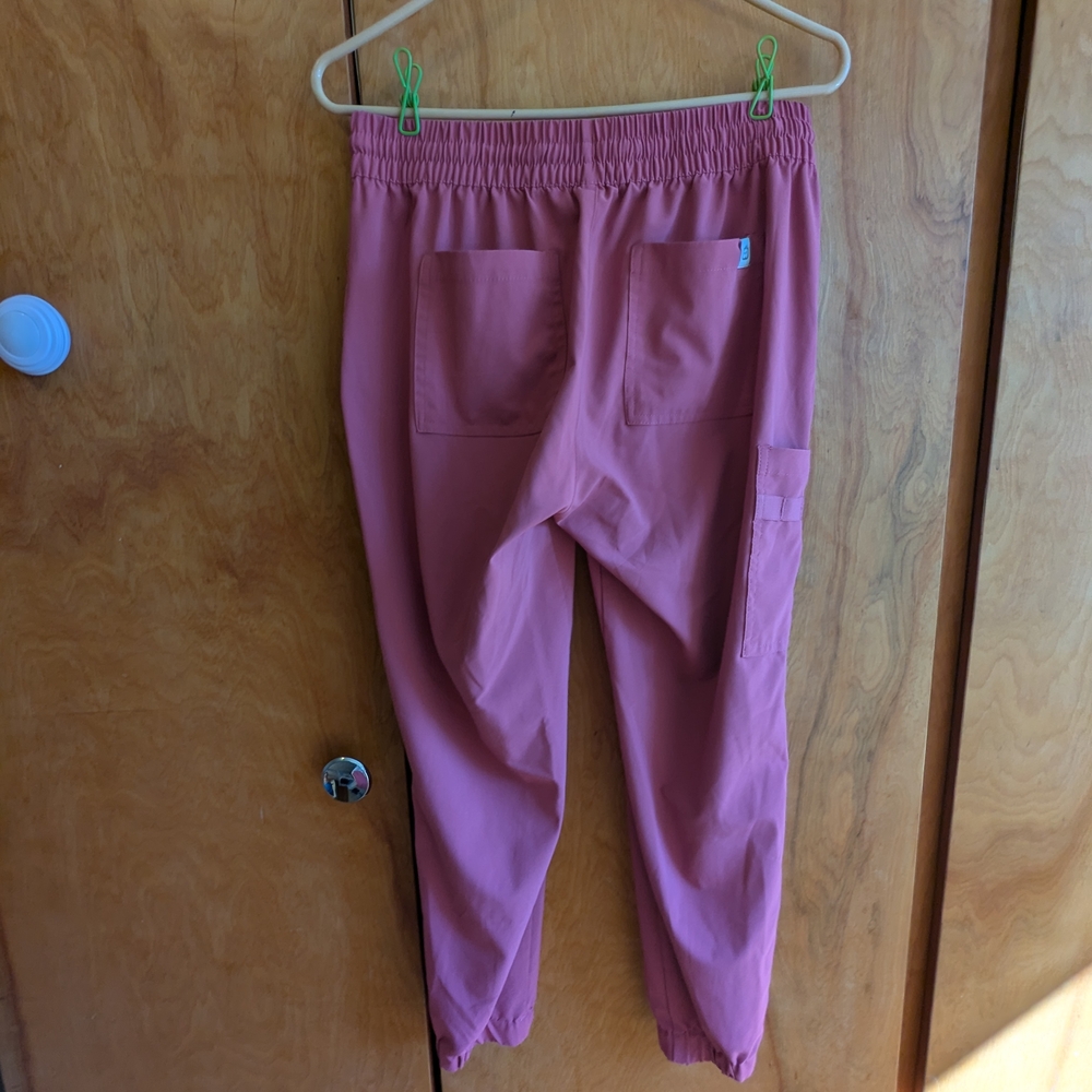 WonderWink Women's Two-Piece Scrub Set in Dusty Rose - Picture 3 of 8